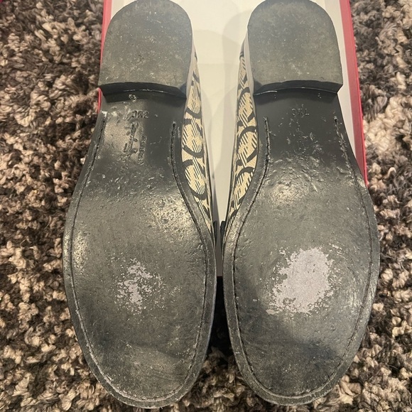 Ferragamo Loafers, excellent condition, worn once. Size 7 1/2. - Picture 4 of 7